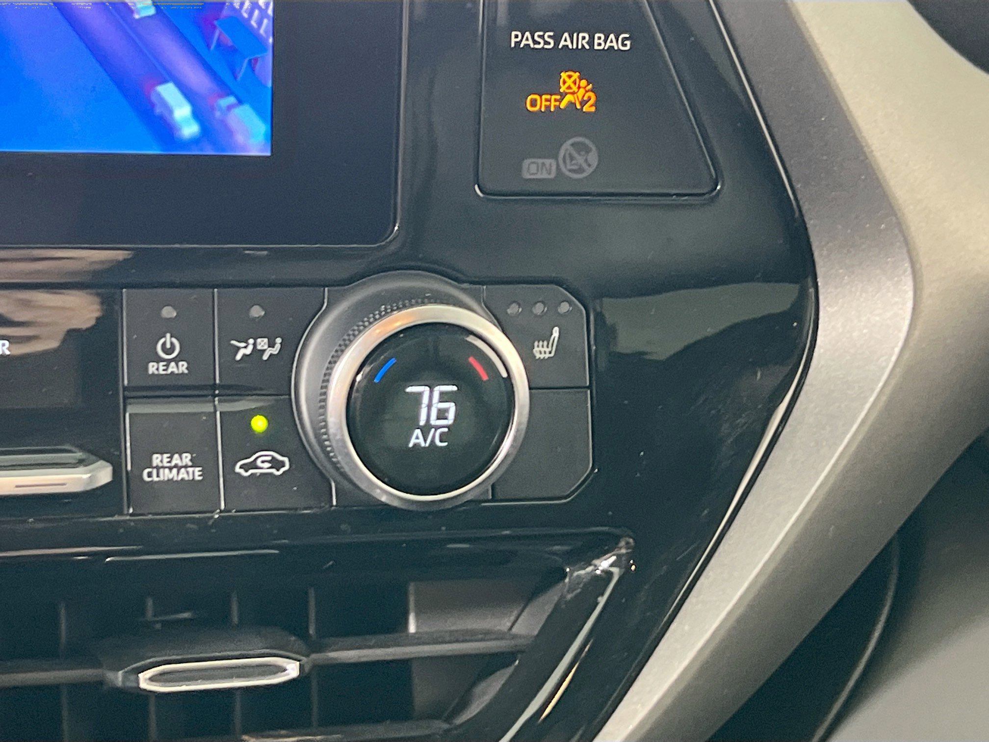Used 2023 Toyota Highlander XLE image 19