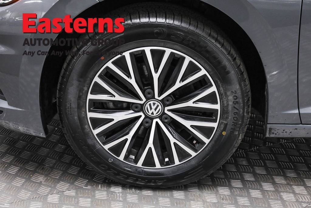 Used 2021 Volkswagen Jetta SE w/ SE Cold Weather Package image 32