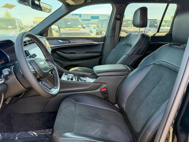 New 2026 Jeep Grand Cherokee Altitude AWD/4WD image 12