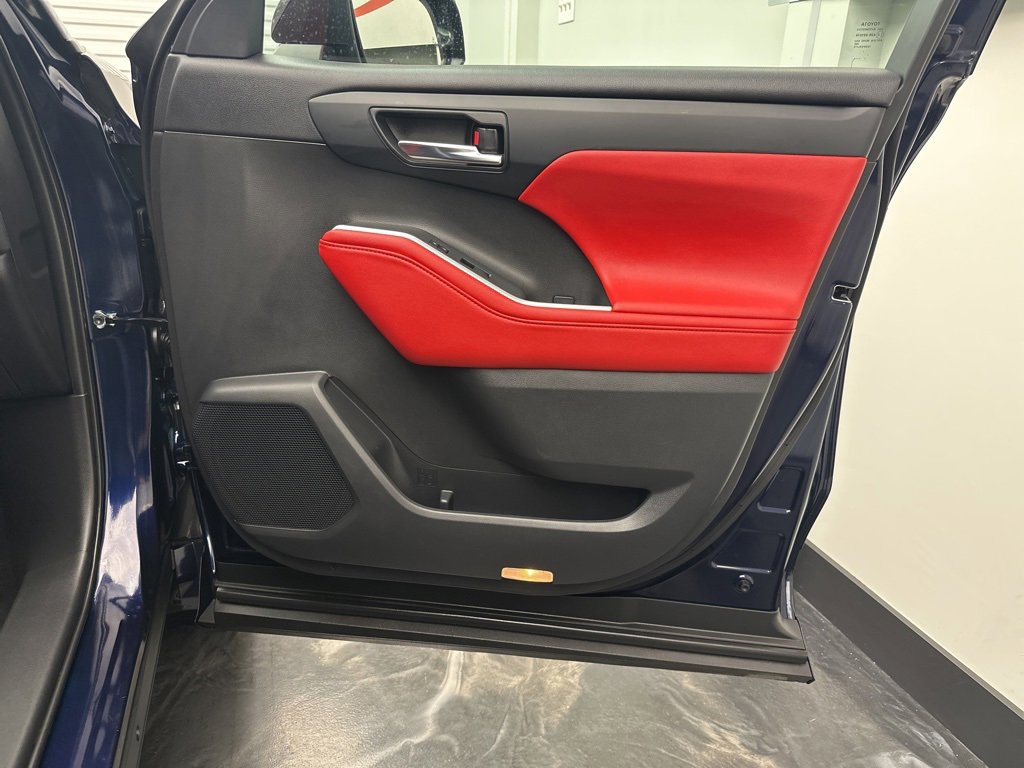 Used 2022 Toyota Highlander XSE image 10