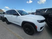 Used 2024 Jeep Grand Cherokee Altitude AWD/4WD image 16