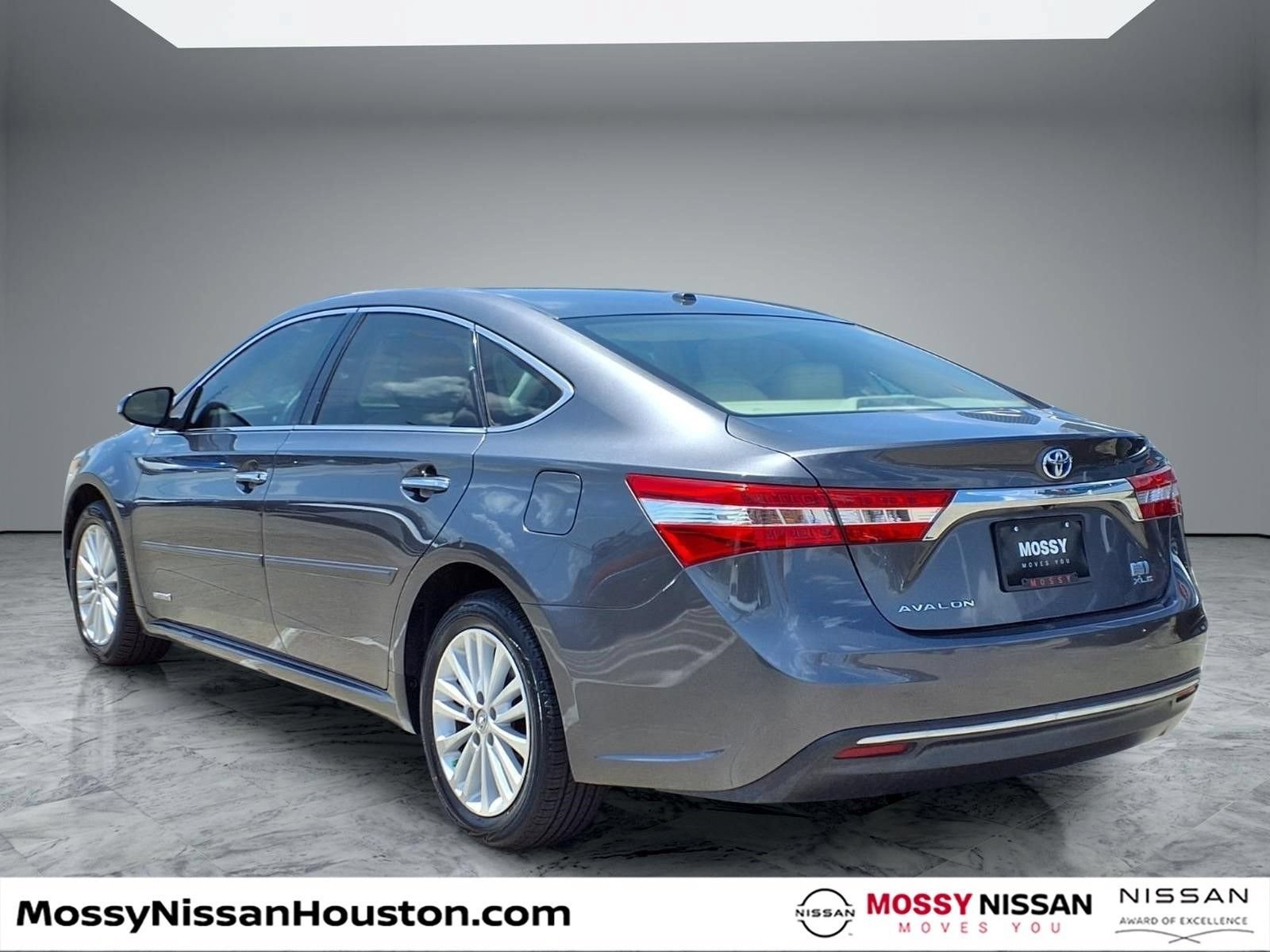 Used 2014 Toyota Avalon XLE Touring FWD image 2