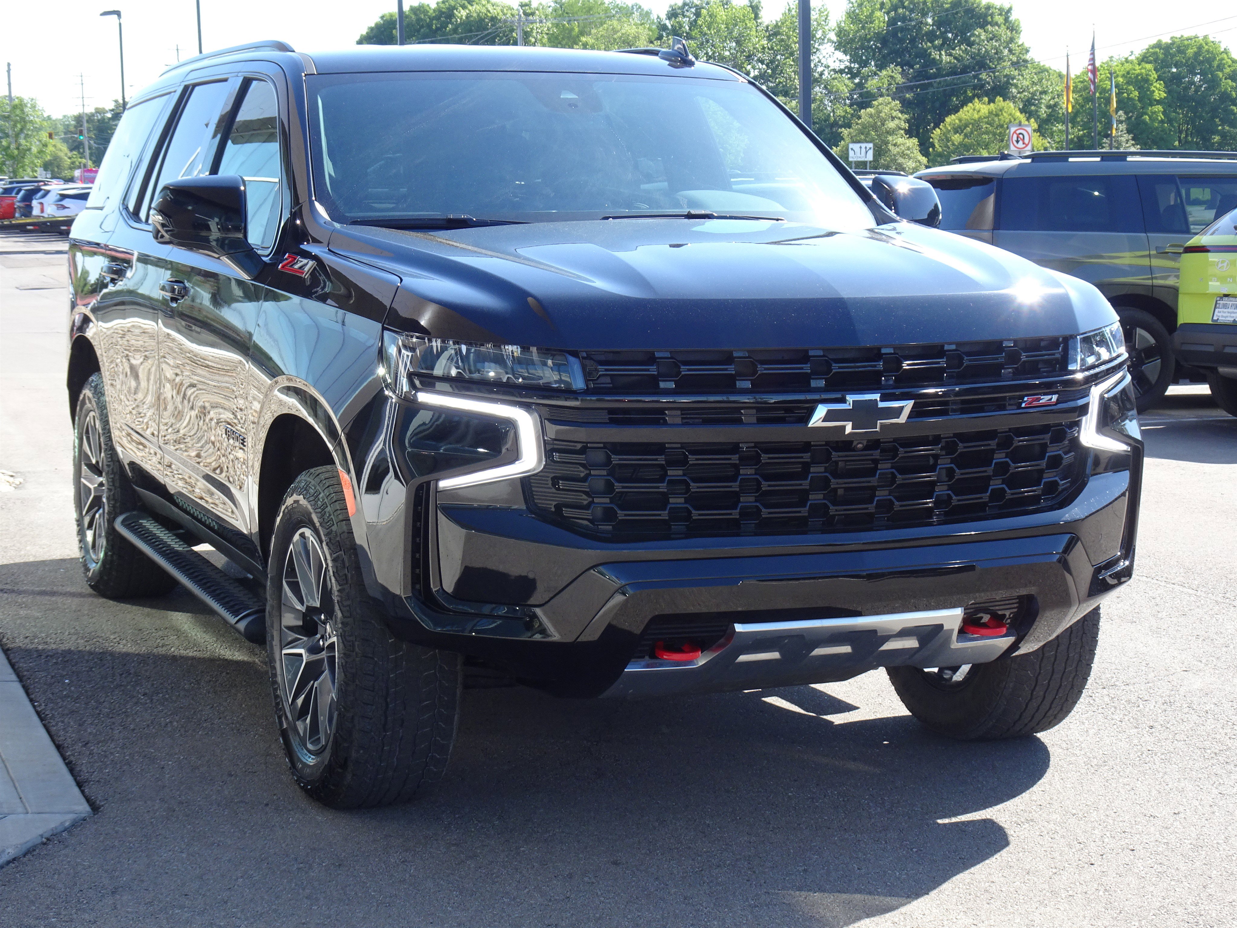 Used 2023 Chevrolet Tahoe Z71 w/ Luxury Package AWD/4WD image 6