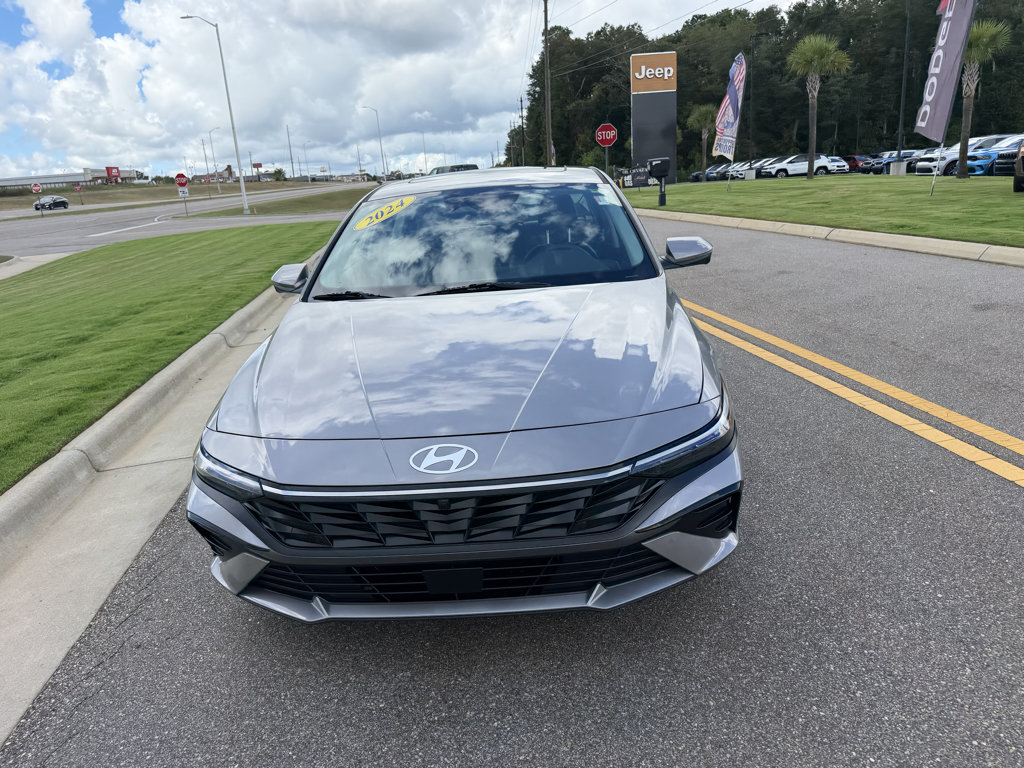 Used 2024 Hyundai Elantra Limited FWD image 13