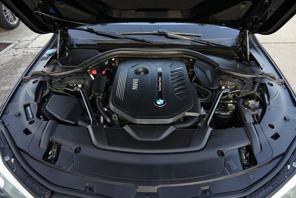 Used 2018 BMW 740i image 22