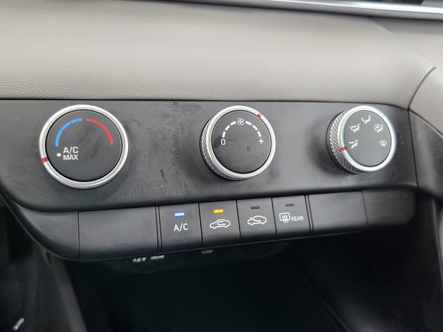 Used 2025 Hyundai Elantra SE w/ Cargo Package FWD image 18