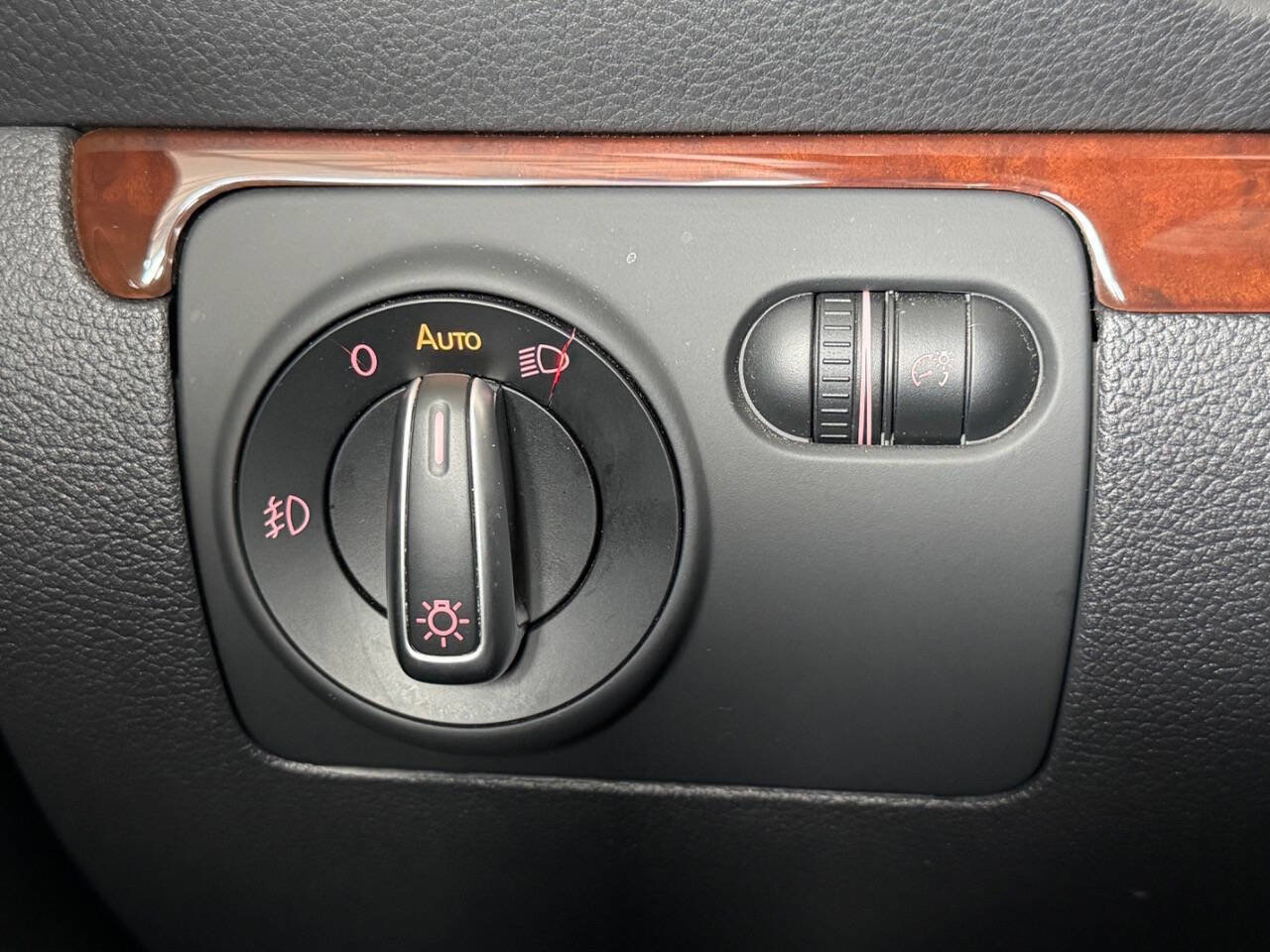 Used 2012 Volkswagen Eos Lux image 25