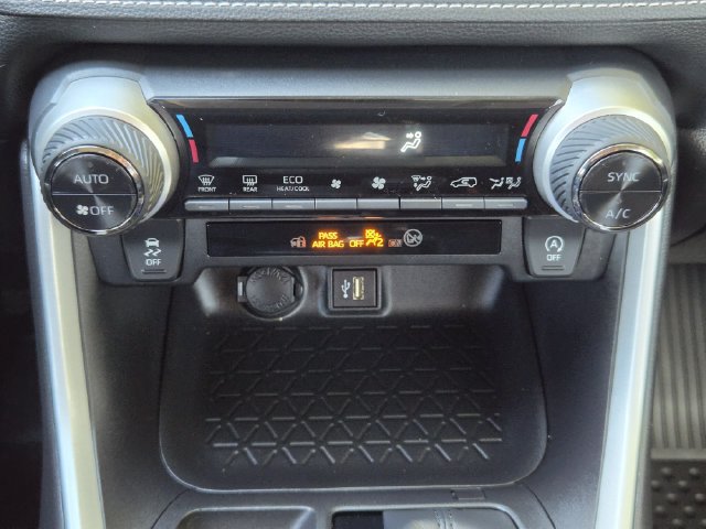 Used 2024 Toyota RAV4 XLE FWD image 17