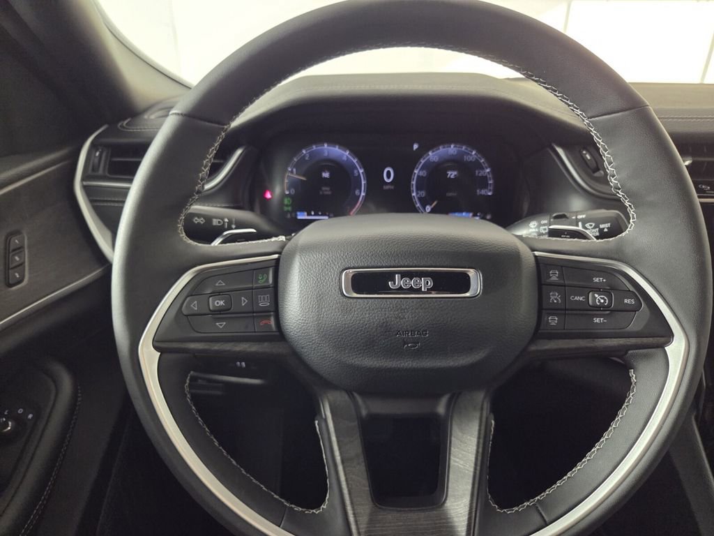 Certified 2025 Jeep Grand Cherokee L Limited AWD/4WD image 18