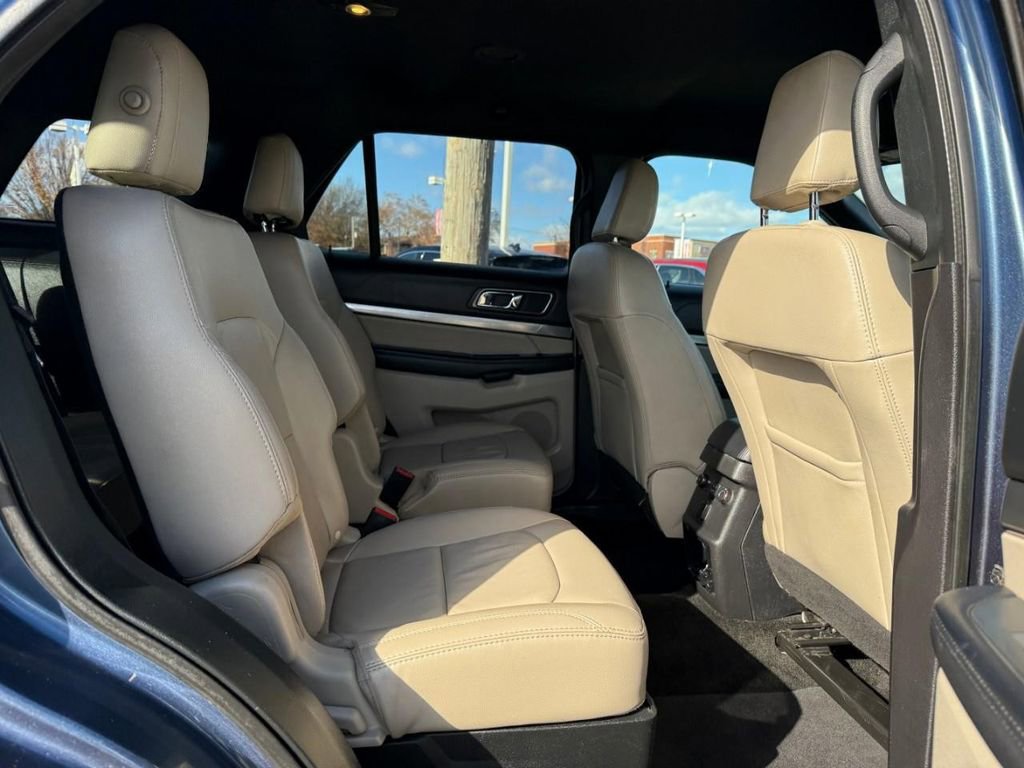 Used 2018 Ford Explorer XLT w/ Equipment Group 202A image 6