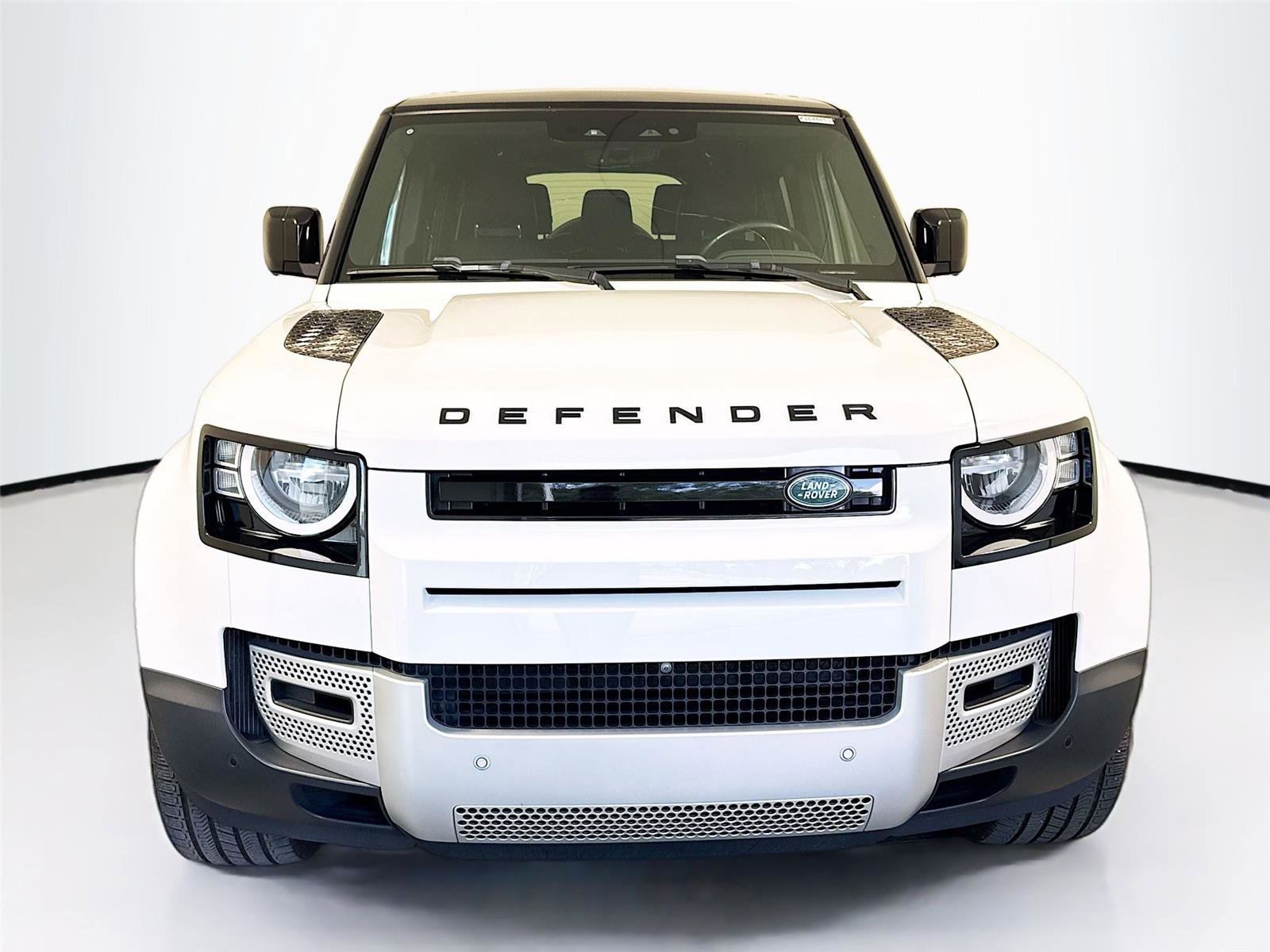 Used 2023 Land Rover Defender 130 S image 29