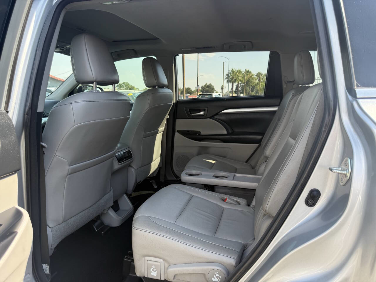 Used 2018 Toyota Highlander XLE image 11