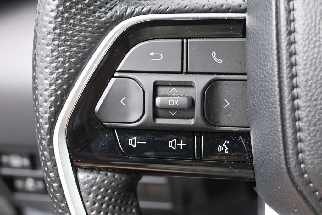 Certified 2024 Toyota Sequoia Platinum AWD/4WD image 17