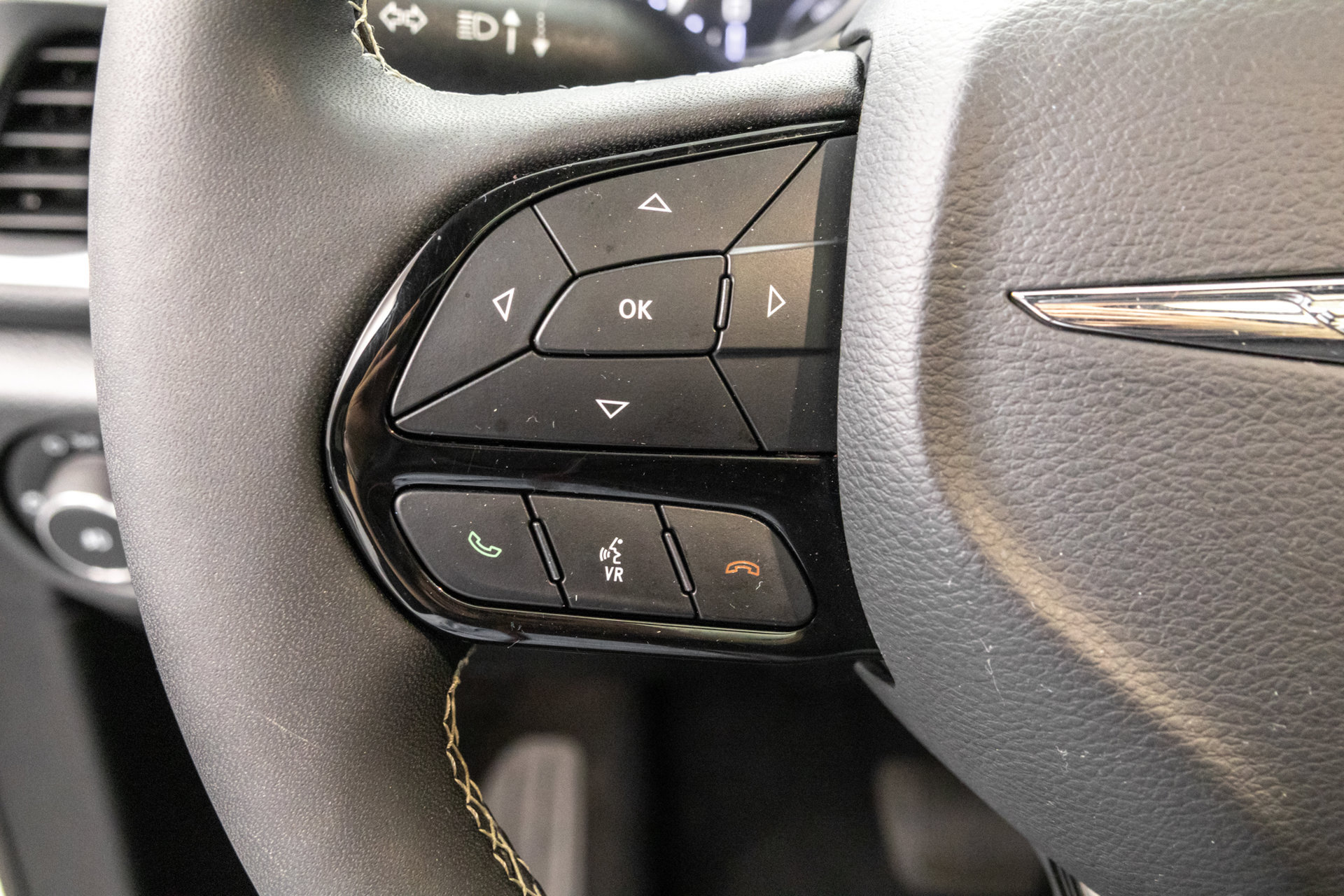 Used 2025 Chrysler Pacifica Limited FWD image 19