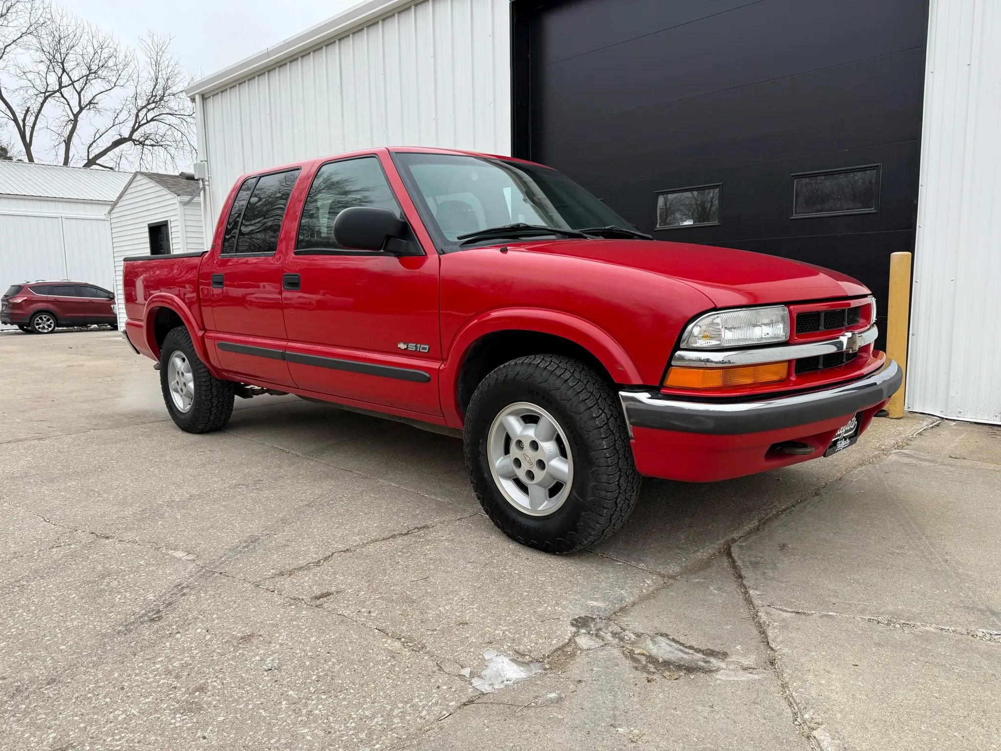Used 2001 Chevrolet S10 Pickup LS image 2