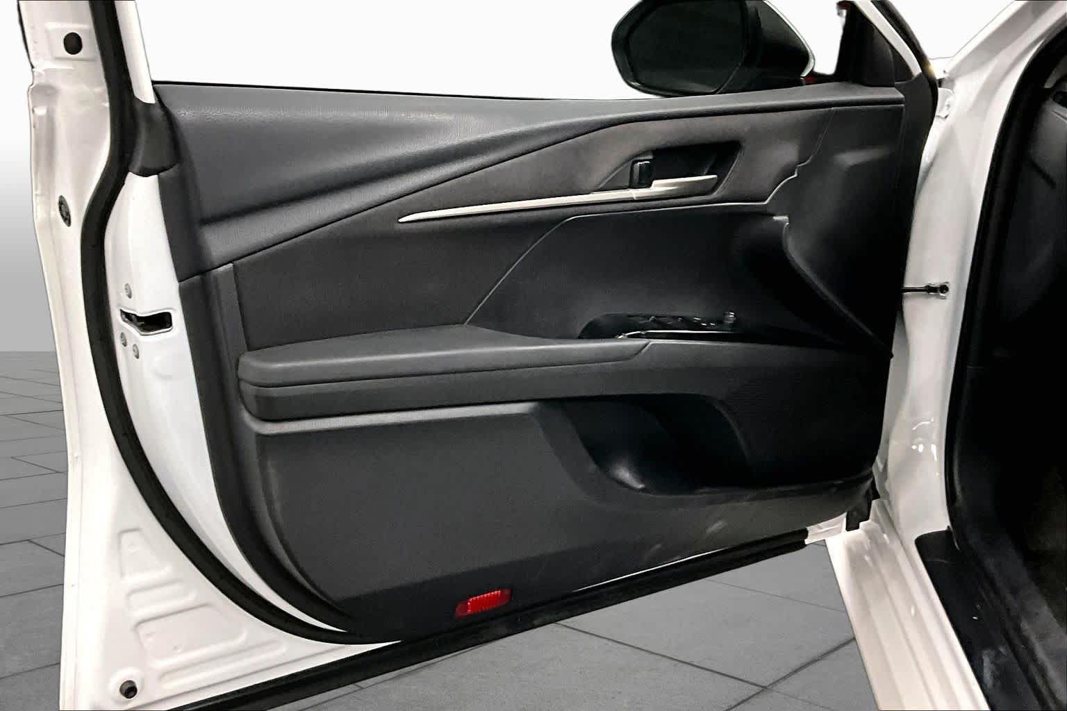 Used 2025 Toyota Camry LE FWD image 21