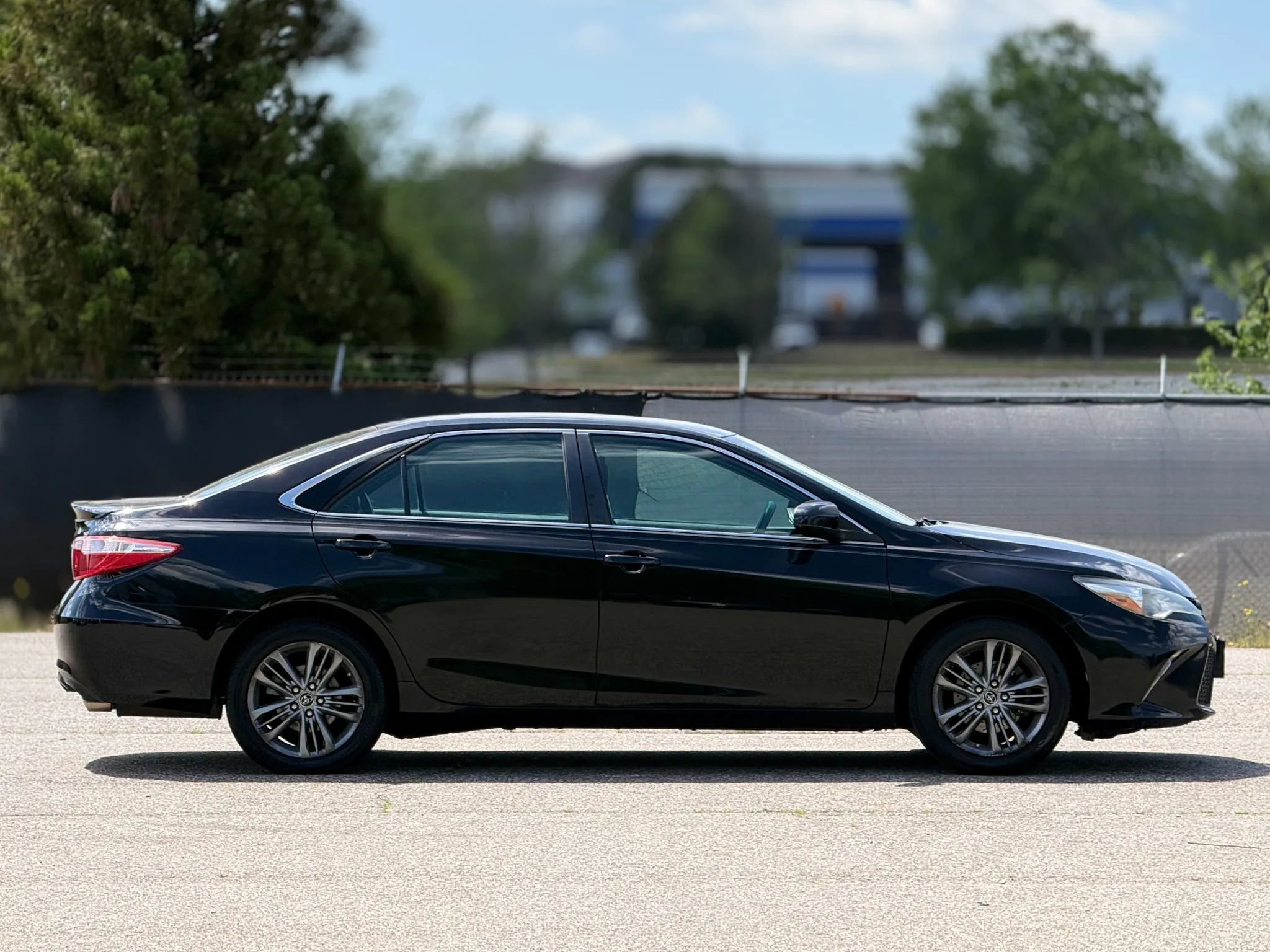 Used 2016 Toyota Camry SE image 7