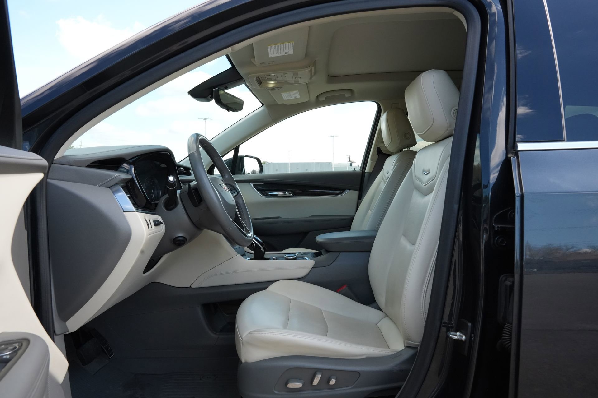 Certified 2022 Cadillac XT6 Premium Luxury w/ Technology Package image 18