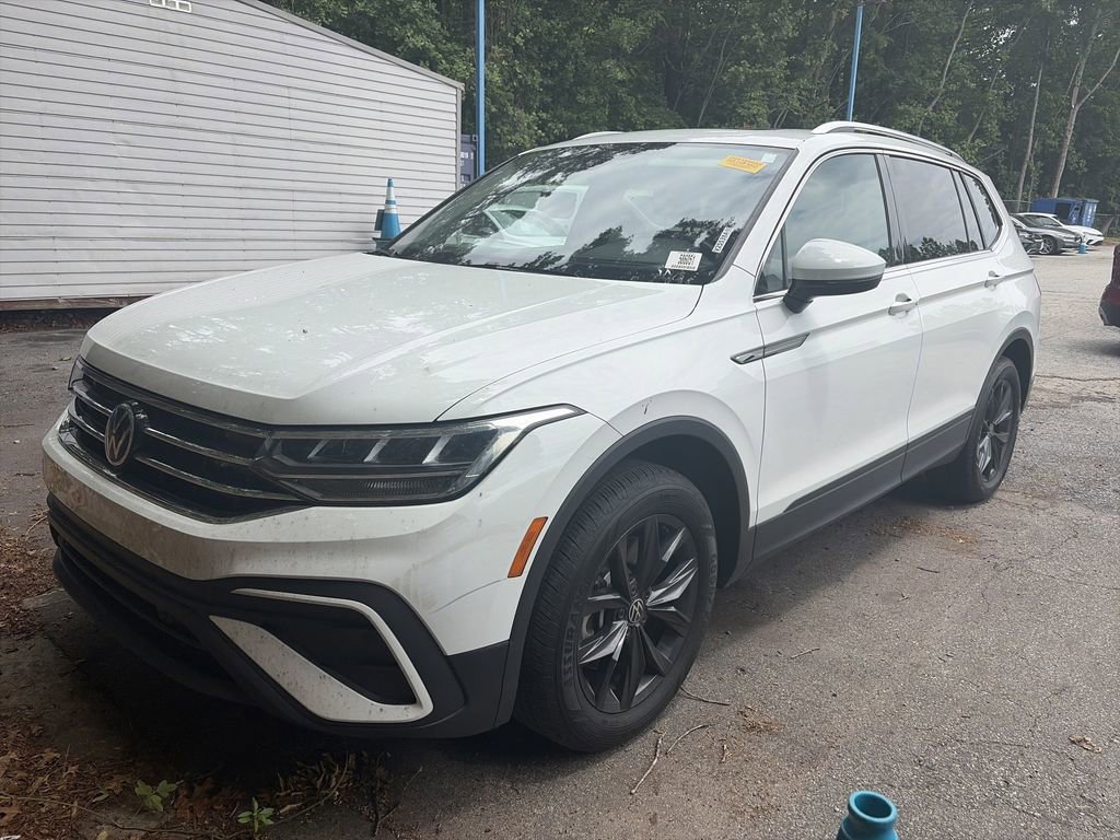 Used 2024 Volkswagen Tiguan SE w/ Panoramic Sunroof Package