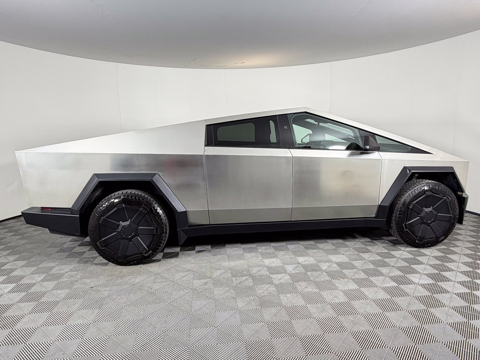 Used 2024 Tesla Cybertruck Cyberbeast AWD/4WD image 10