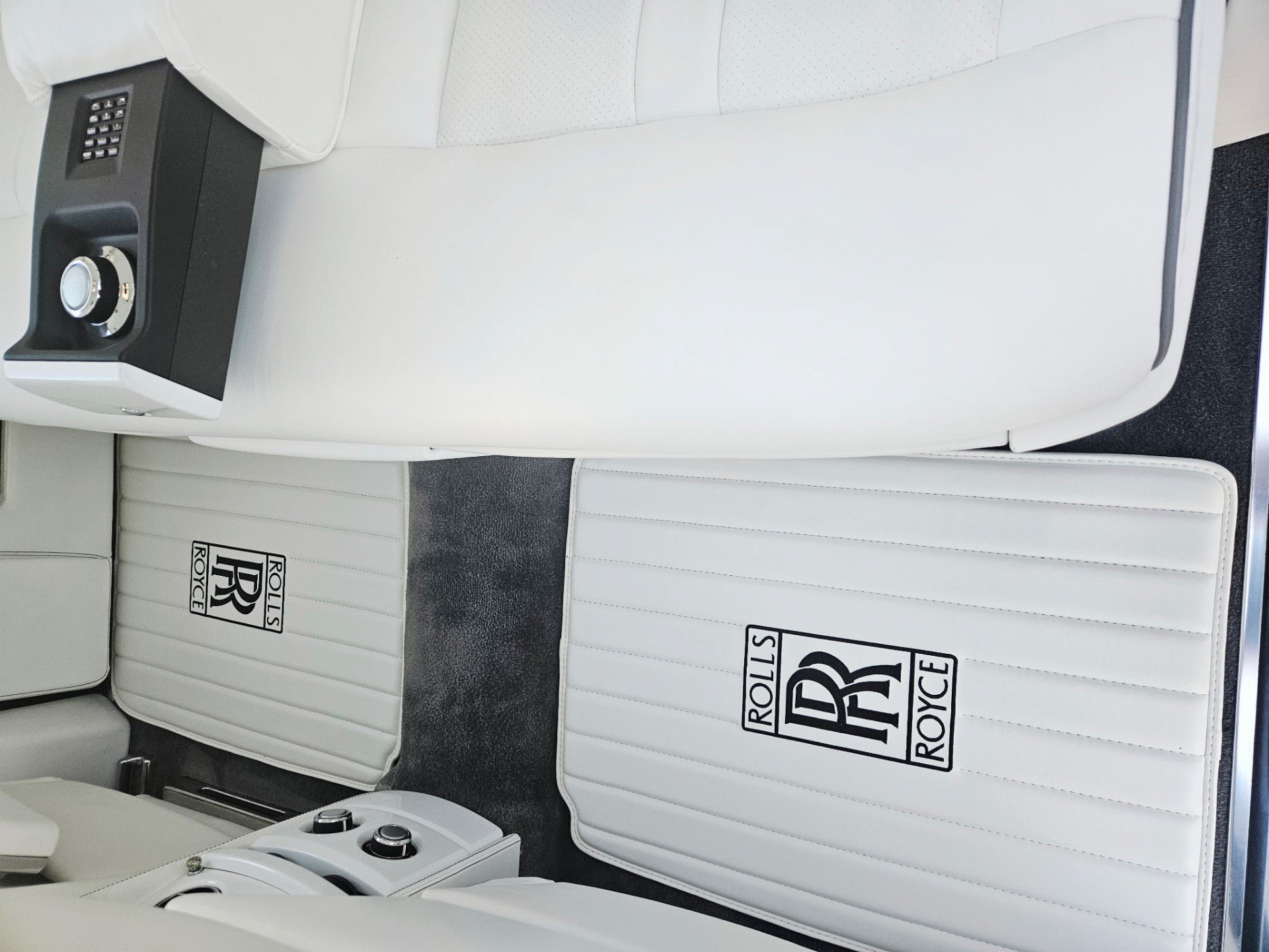 Used 2007 Rolls-Royce Phantom Sedan RWD image 22