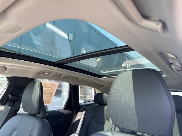 Certified 2025 Volvo XC60 B5 Plus AWD/4WD image 26