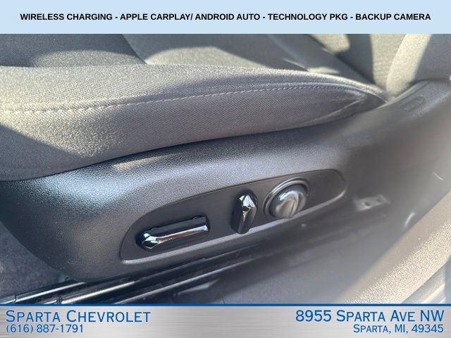 Used 2017 Chevrolet Malibu LT FWD image 12