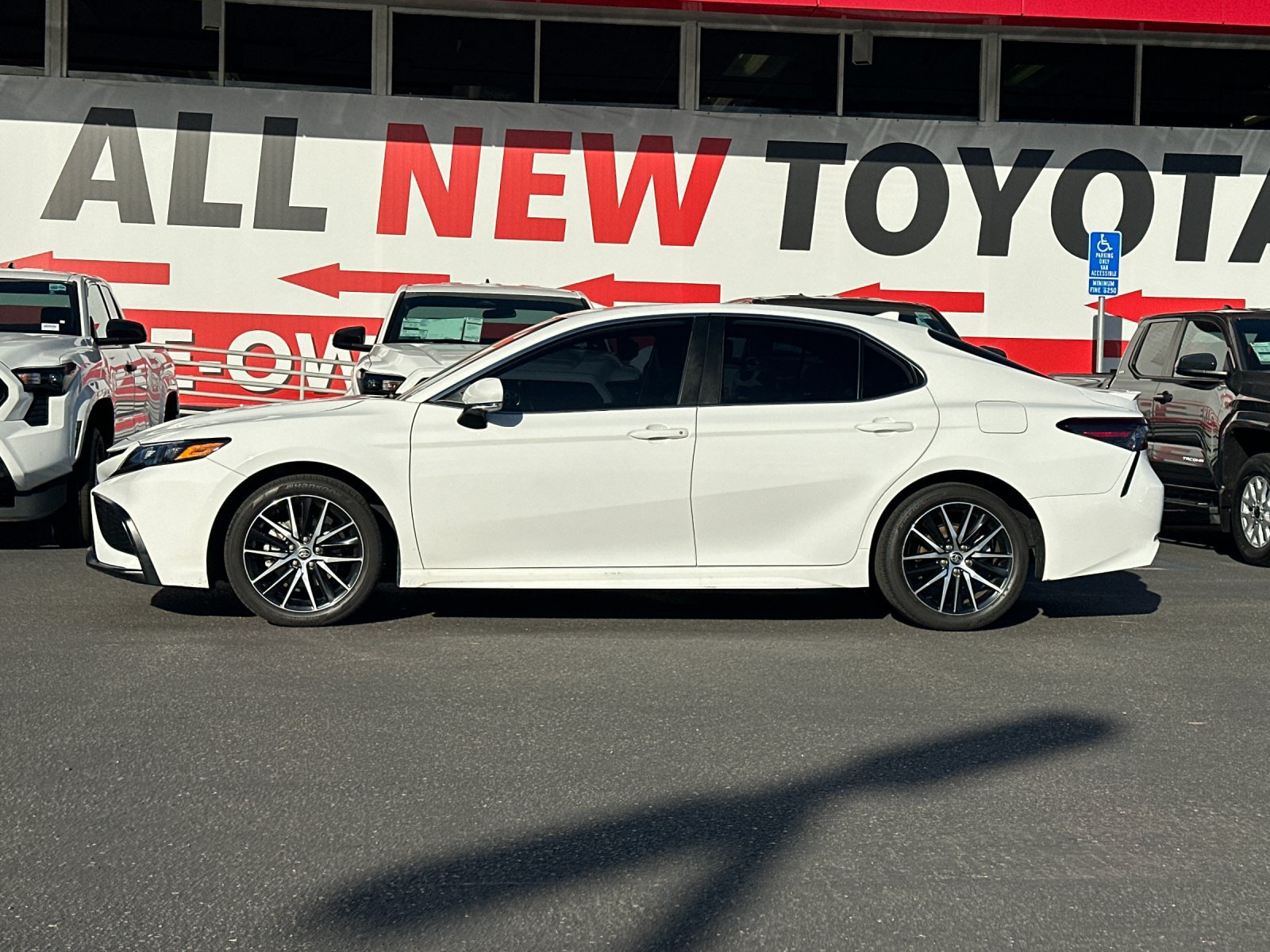 Used 2024 Toyota Camry SE w/ Convenience Package FWD image 2