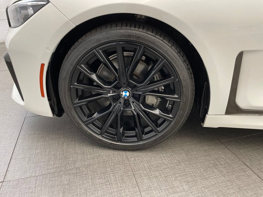 Used 2021 BMW 740i w/ M Sport Package RWD image 8