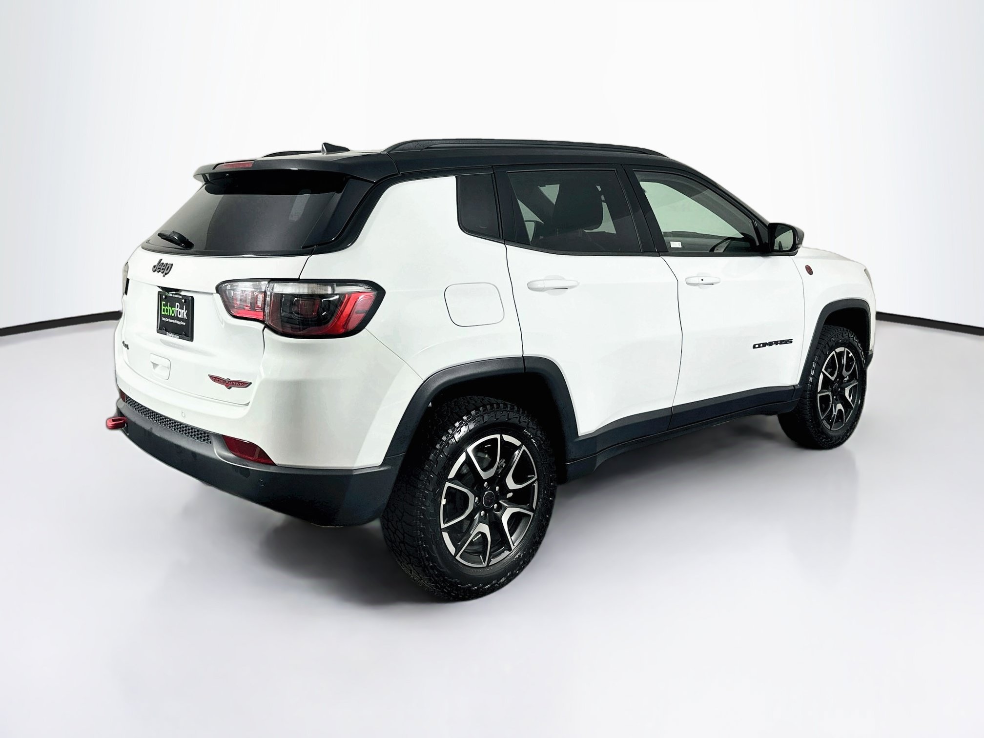 Used 2025 Jeep Compass Trailhawk AWD/4WD image 9