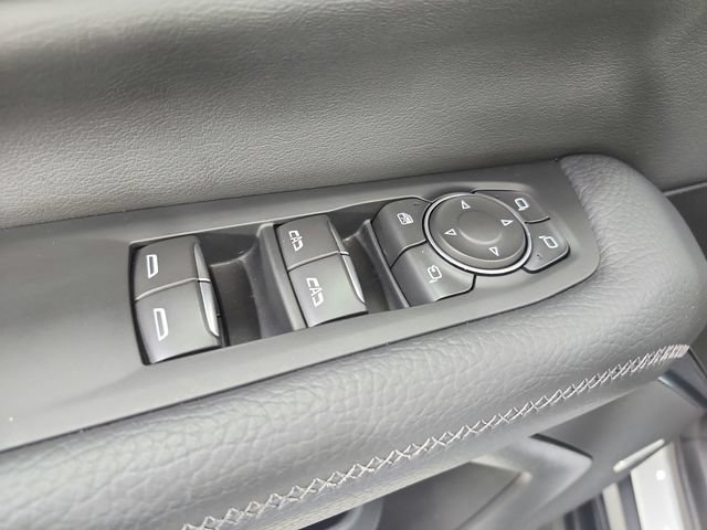 Used 2025 GMC Yukon XL Denali AWD/4WD image 40