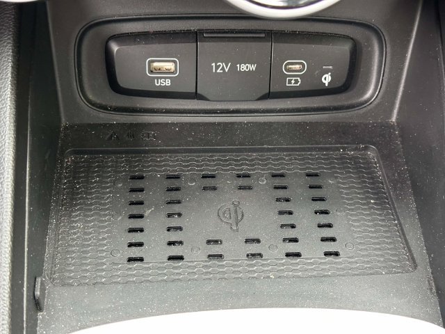 Used 2025 Hyundai Venue Limited FWD image 26