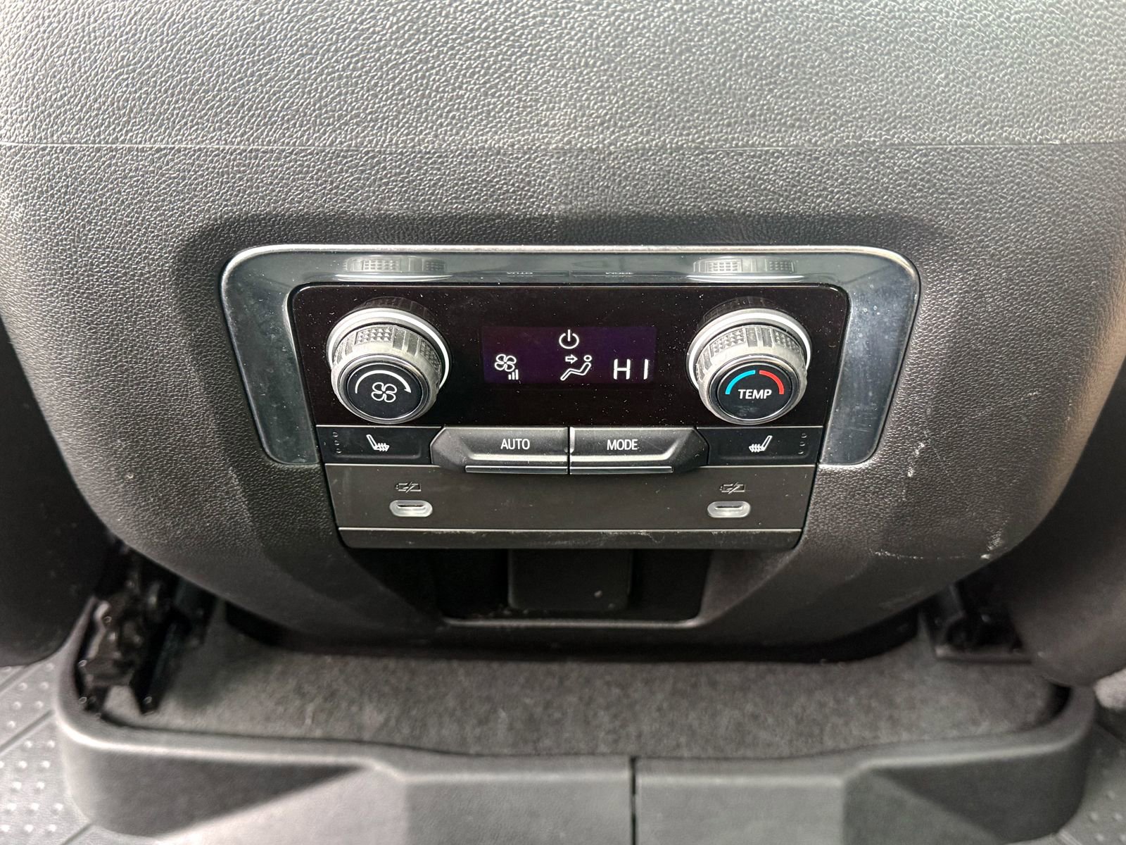 Certified 2022 Chevrolet Tahoe Premier AWD/4WD image 24