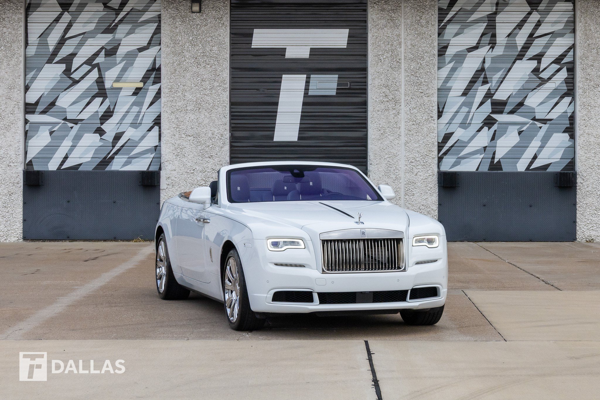 Used 2019 Rolls-Royce Dawn RWD image 2