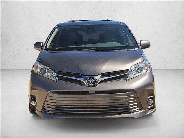 Used 2018 Toyota Sienna XLE w/ XLE Navigation Package FWD image 2