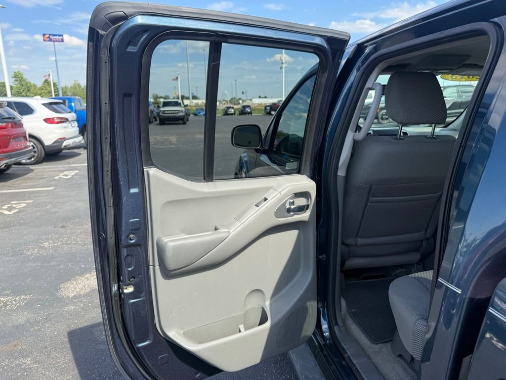 Used 2013 Nissan Frontier SV w/ SV Value Truck Pkg AWD/4WD image 33