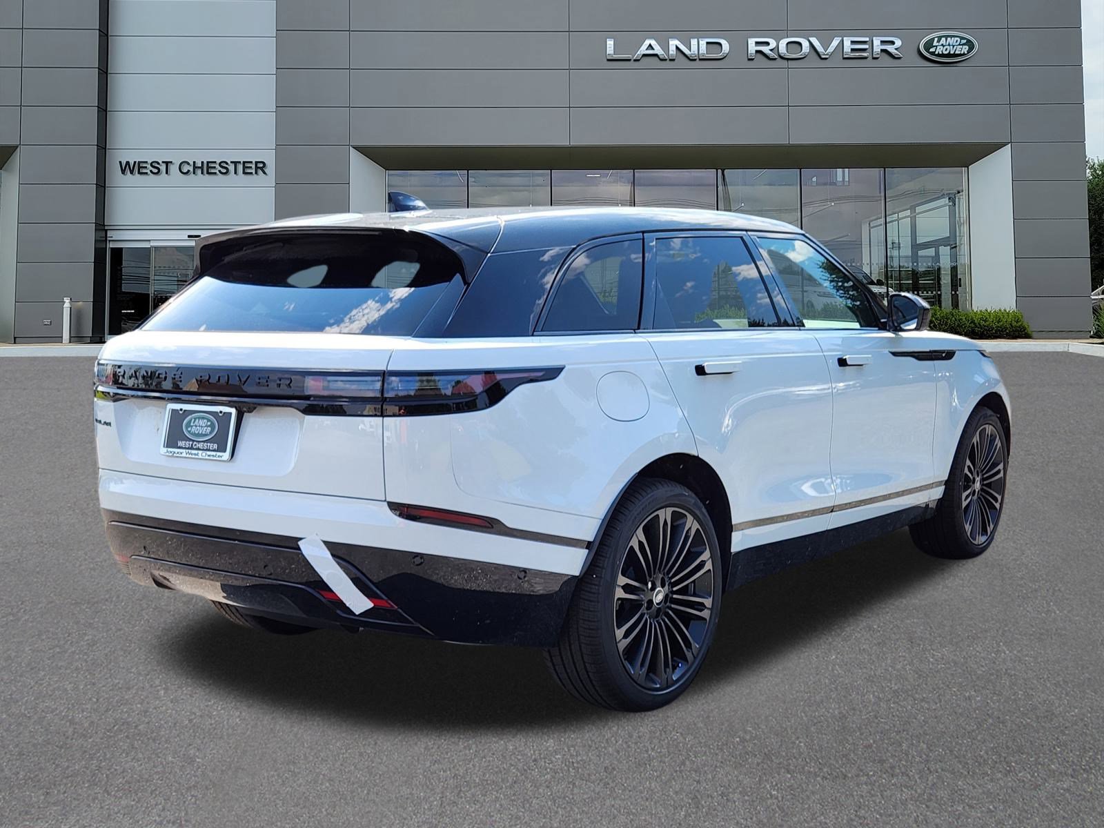 New 2026 Land Rover Range Rover Velar Dynamic SE image 4