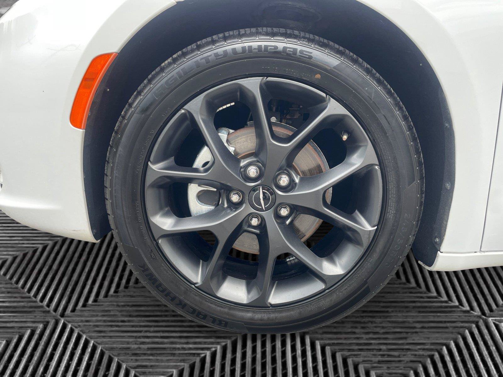 Used 2025 Chrysler Pacifica Limited FWD image 14