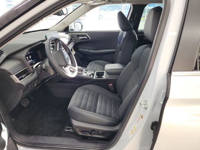 Used 2023 Mitsubishi Outlander SE AWD/4WD image 25