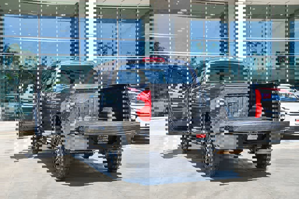 Used 2021 Toyota Tundra Limited w/ Limited Premium Package image 31