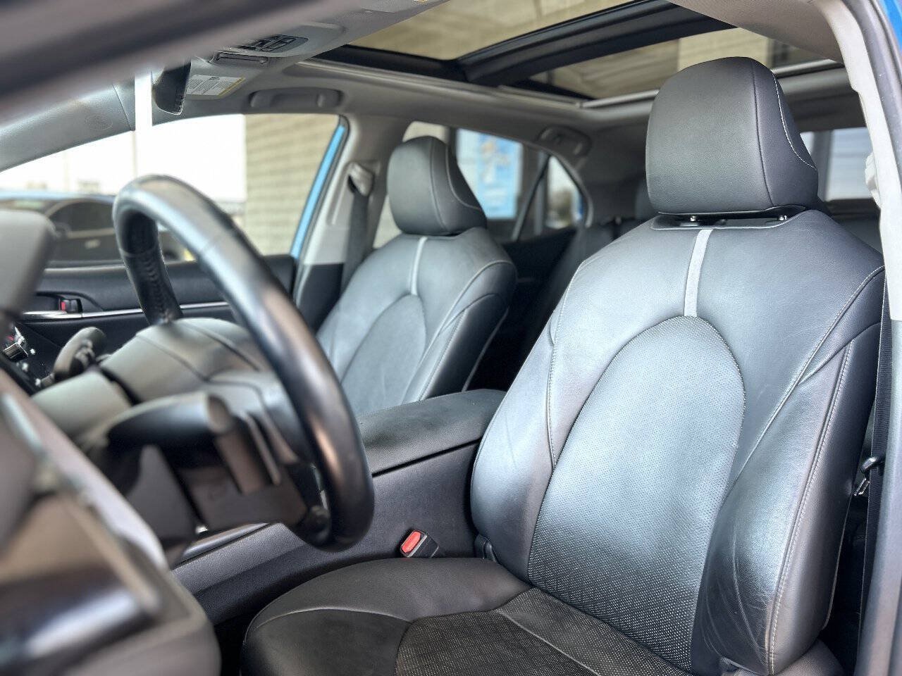 Used 2019 Toyota Camry XSE w/ Navigation Package FWD image 43