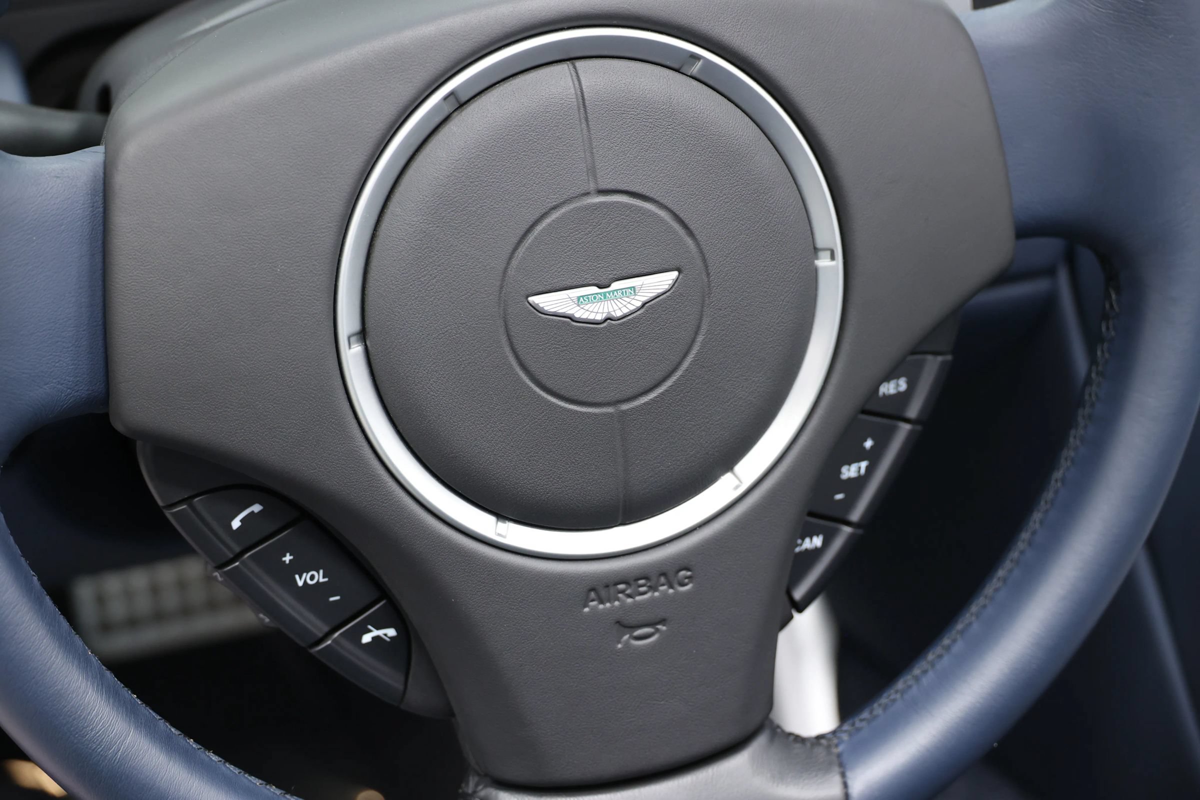 Used 2012 Aston Martin Virage Volante RWD image 25