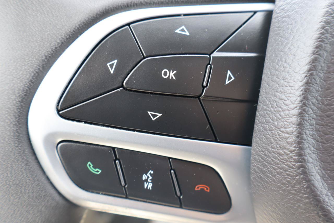 Used 2023 Chrysler Pacifica Touring-L FWD image 22