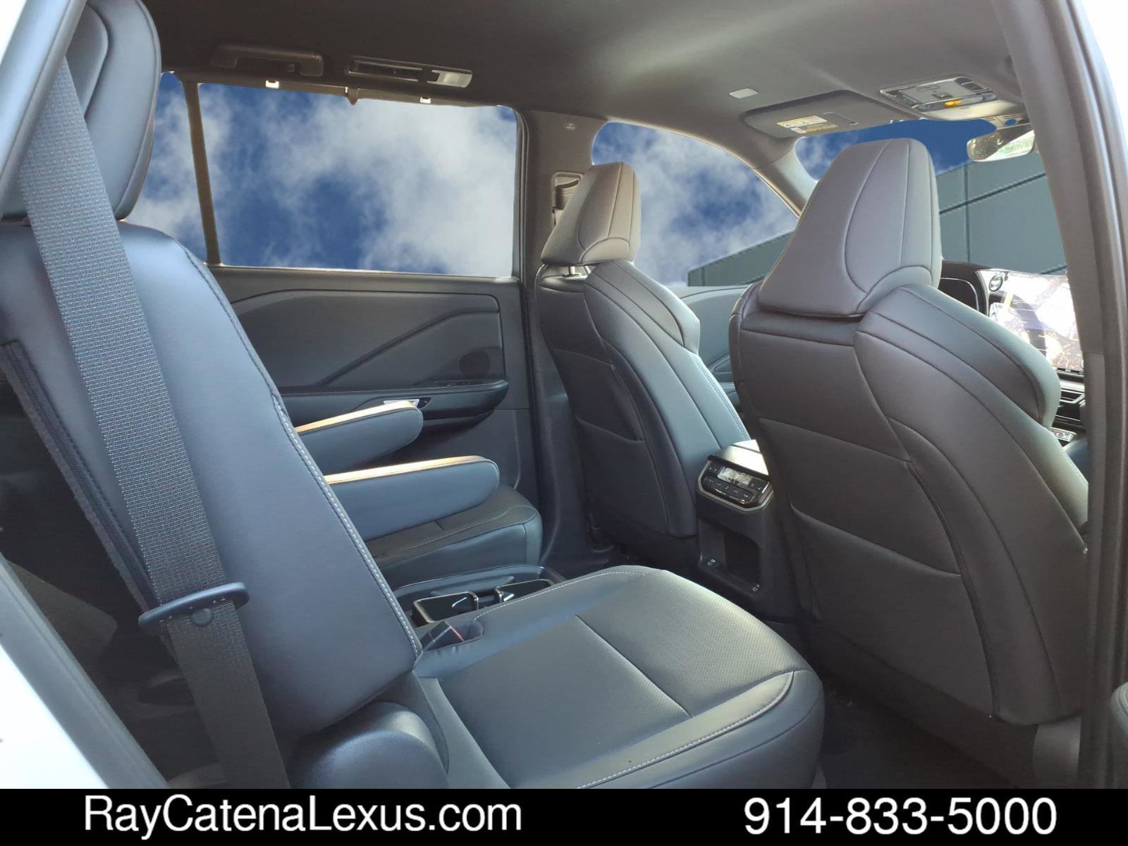 Used 2024 Lexus TX 500h AWD image 23