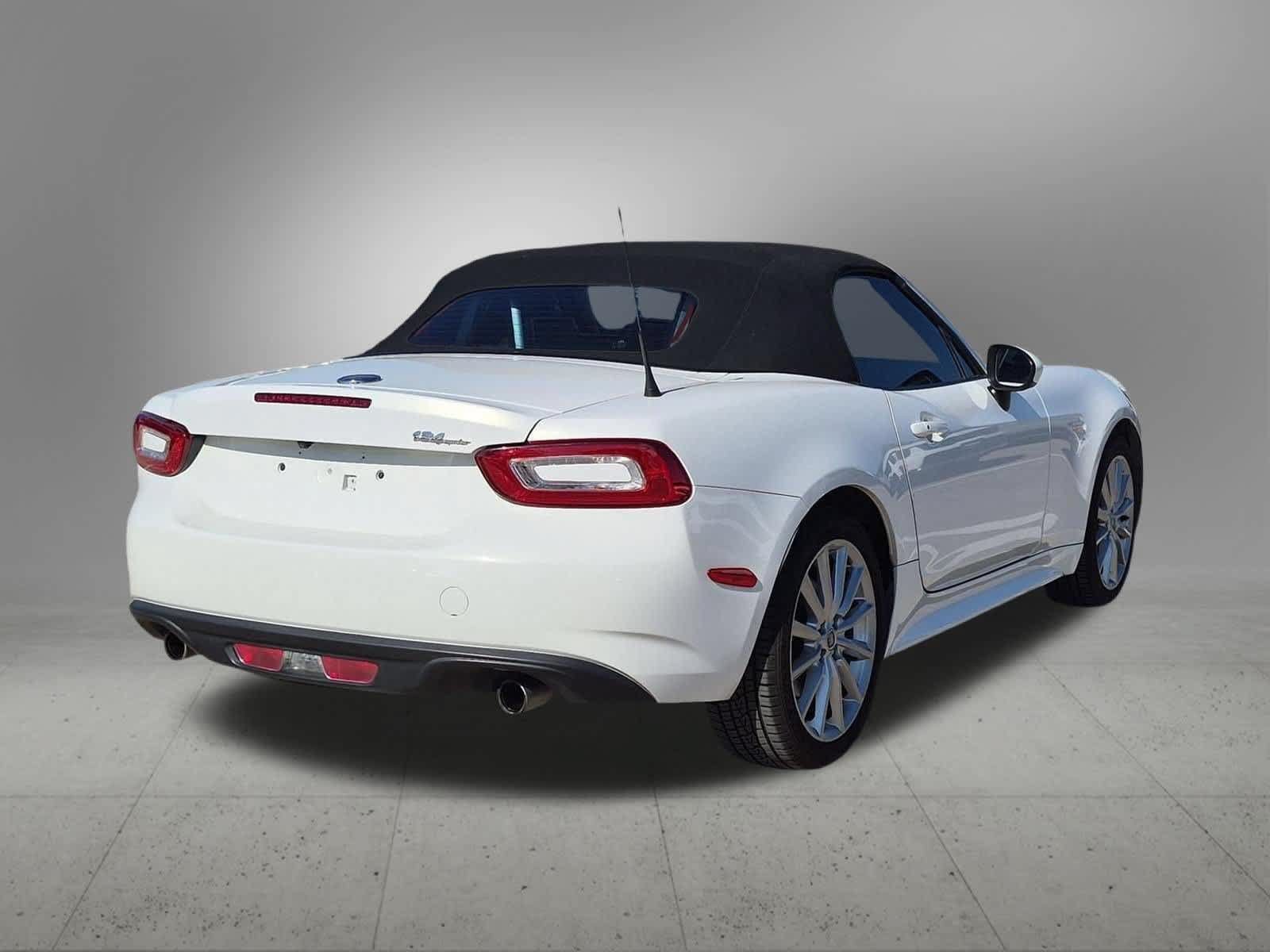 Used 2017 FIAT 124 Spider Lusso RWD image 6