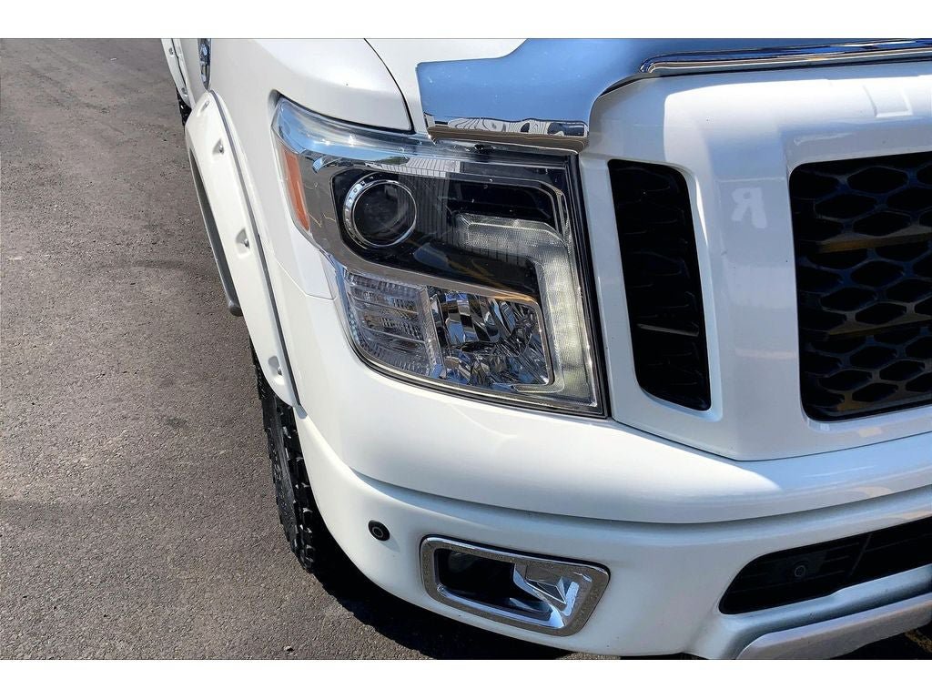 Used 2018 Nissan Titan PRO-4X w/ Pro-4x Convenience Package AWD/4WD image 29