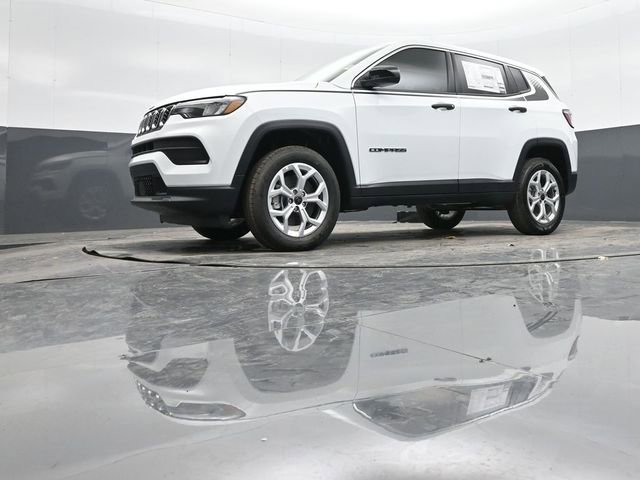 Used 2025 Jeep Compass Sport w/ Mopar Graphics Package AWD/4WD image 43