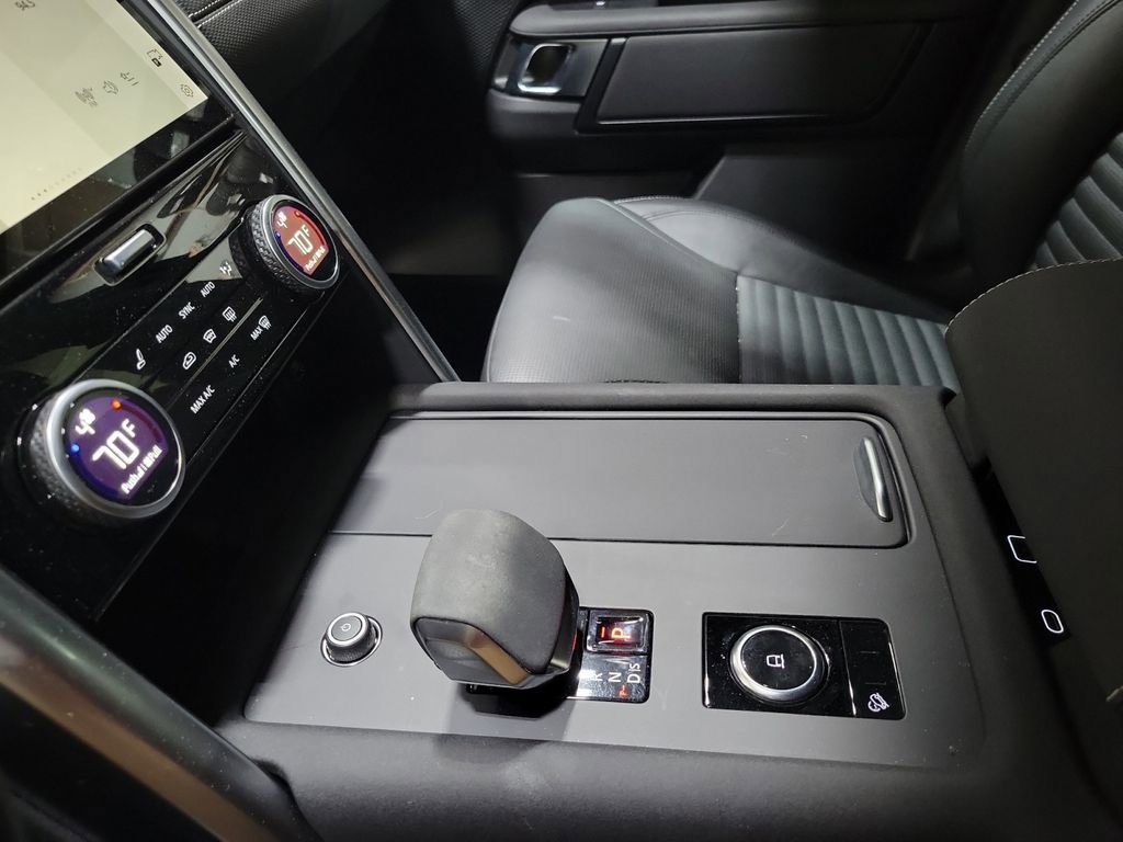 Certified 2024 Land Rover Discovery Dynamic SE image 20