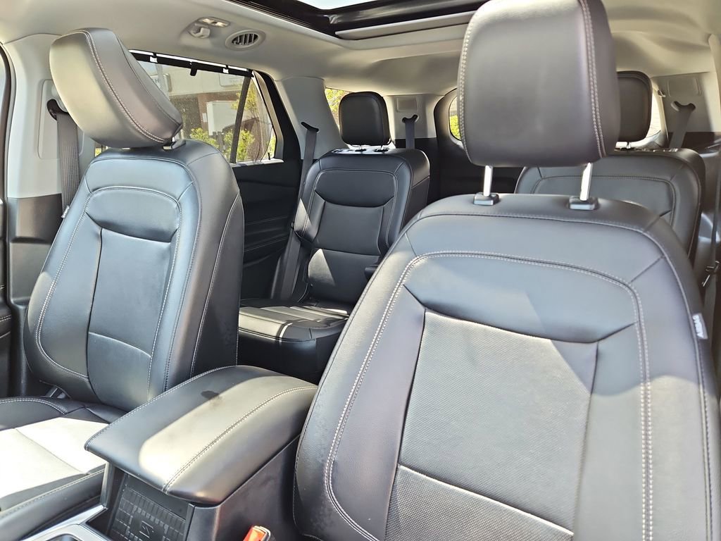 Used 2021 Ford Explorer Limited w/ Equipment Group 301A image 9