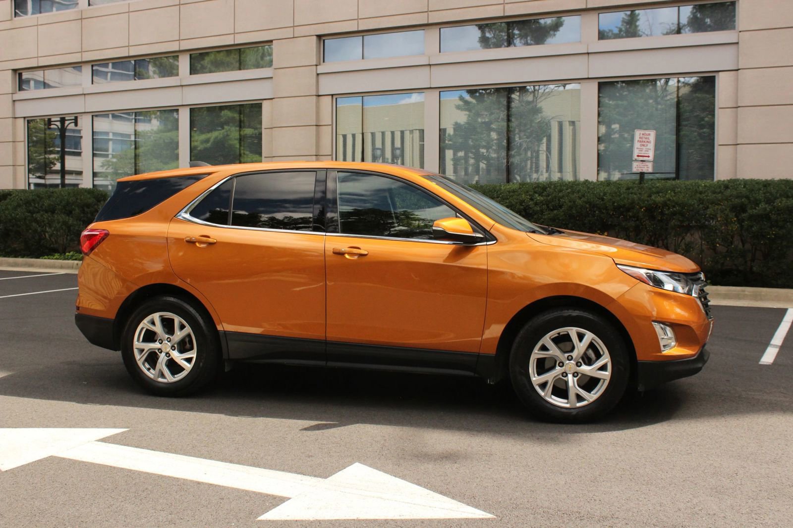 Used 2019 Chevrolet Equinox LT FWD image 2